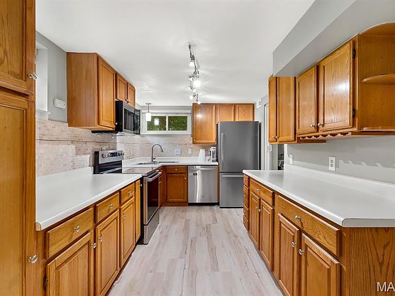5th image of 416 Marina Dr