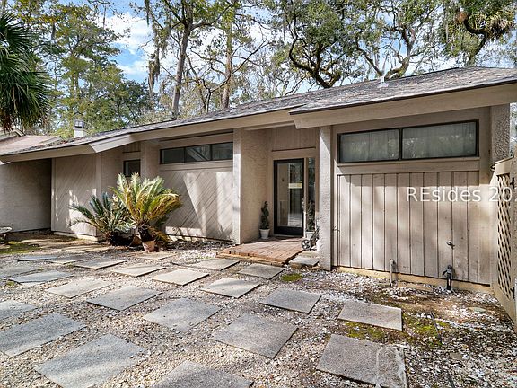 3rd image of 36 Stable Gate Rd