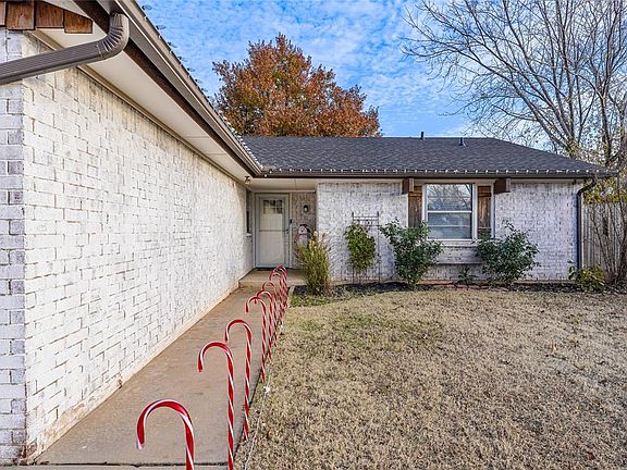 2nd image of 1004 Whispering Oaks Blvd