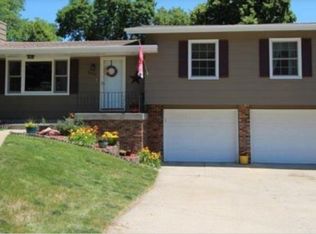 300 Ridgeway Dr, Norfolk, NE 68701