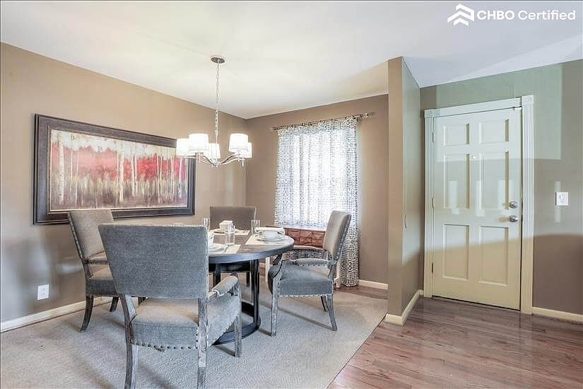 Formal Dining Area Seats 4