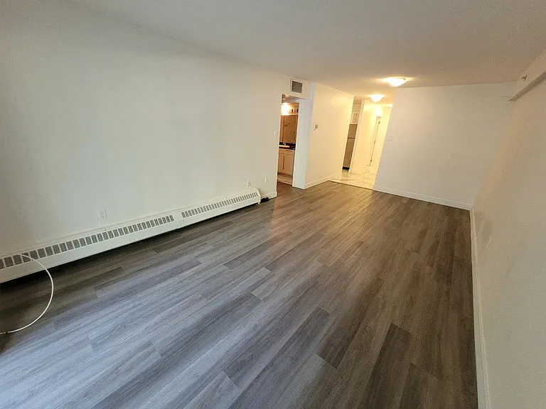 537 4th Ave N #105 — Photo 2