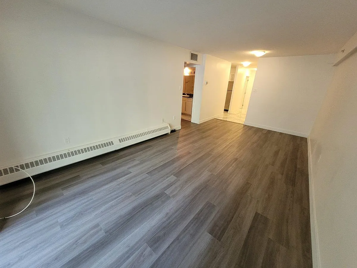 Building Photo - 537 4th Ave N #105