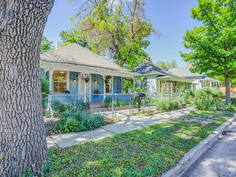 421 E Saint Vrain St — Photo 3