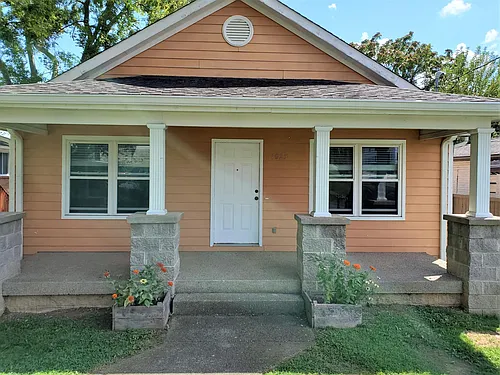 1025 Wade Ave Photo 1