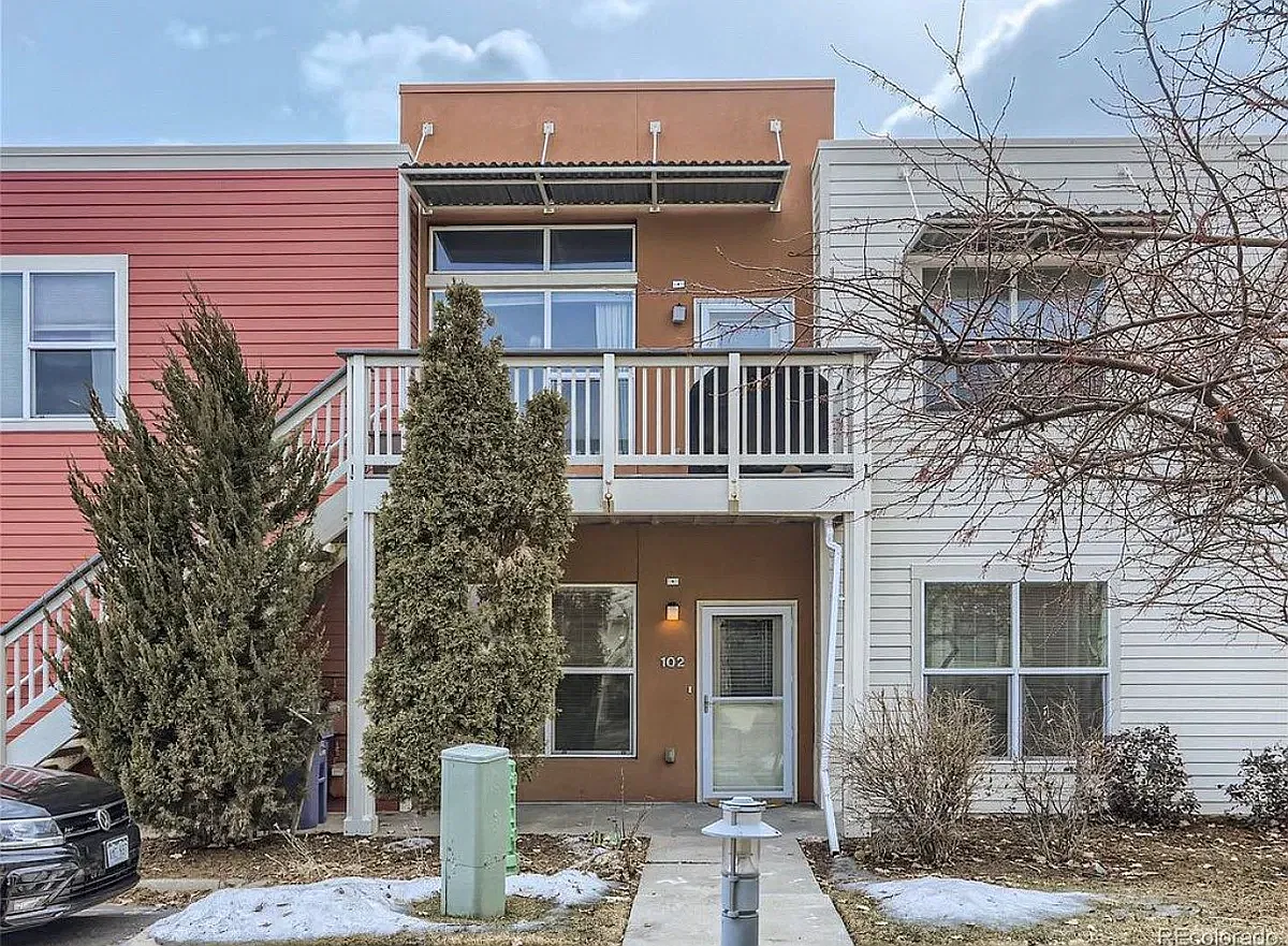 2 bed, 791 sqft, $2,400 — Photo 1