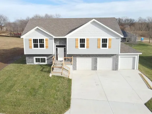 103 Sally Cir, Dearborn, MO 64439