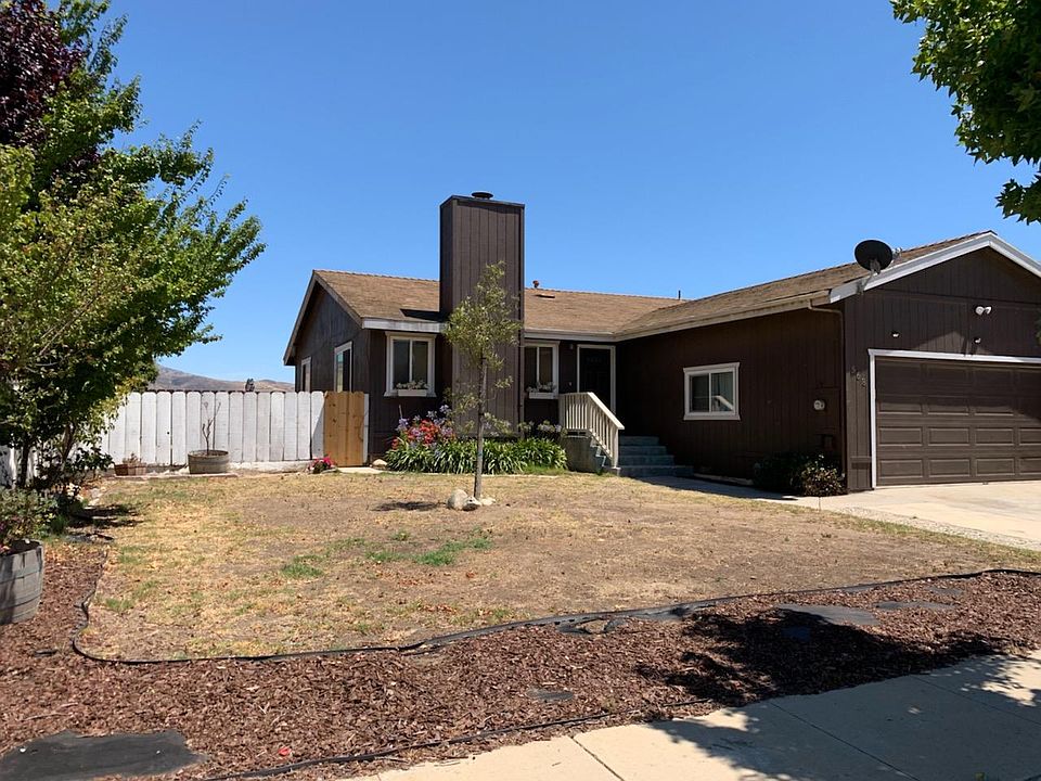 2nd image of 568 Granada St