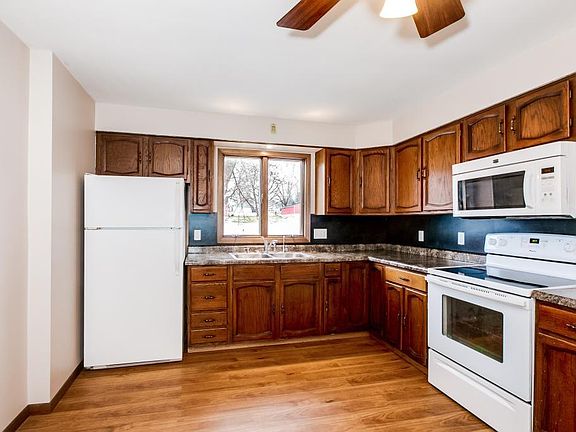 5th image of 220 Forest St E