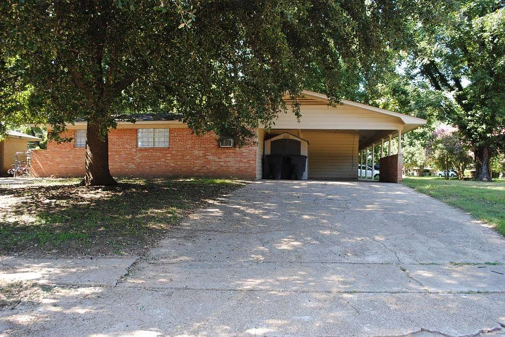 3 bed, 2500 sqft, $1,400 — Photo 2