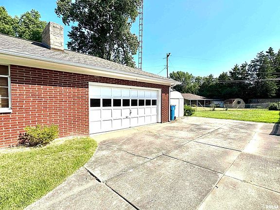 3rd image of 40 Evergreen Dr