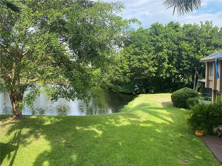 191 Wimbledon Lake Dr — Photo 22