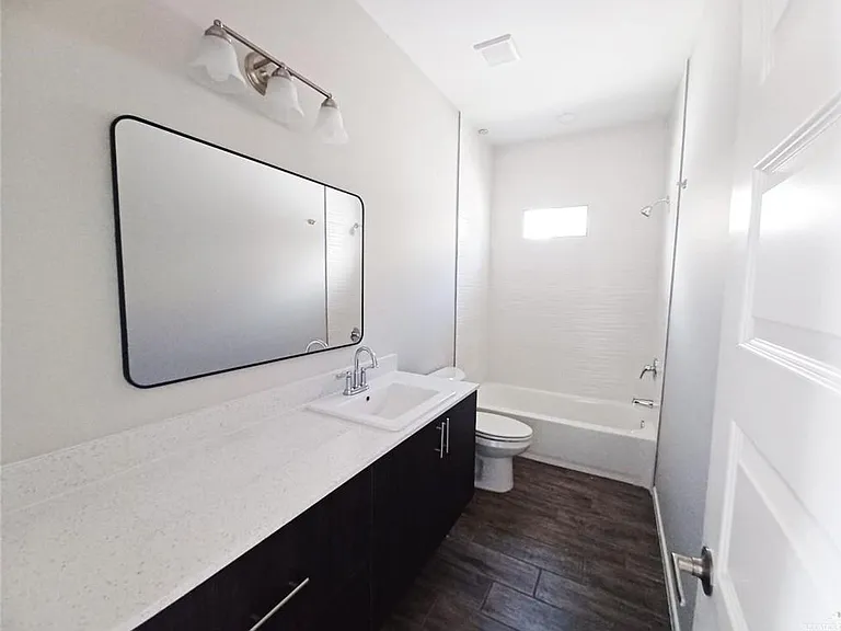 907 E Starr St #D — Photo 10