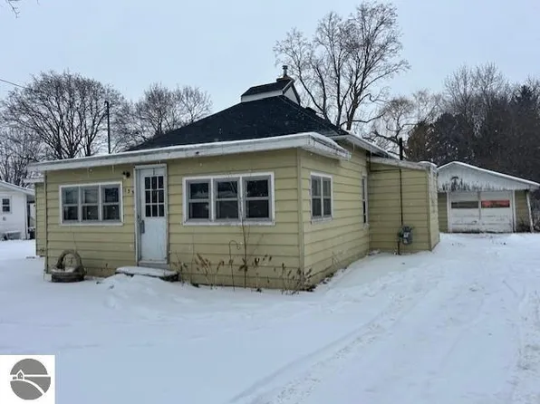 135 E Elm St, Elsie, MI 48831