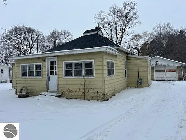 135 E Elm St photo 1