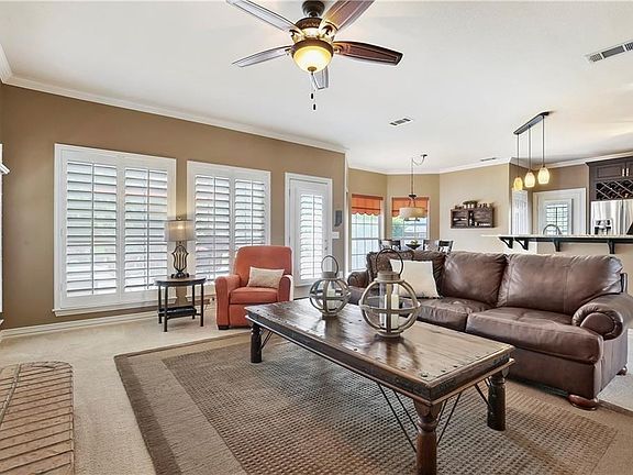 4th image of 950 Crown Ct