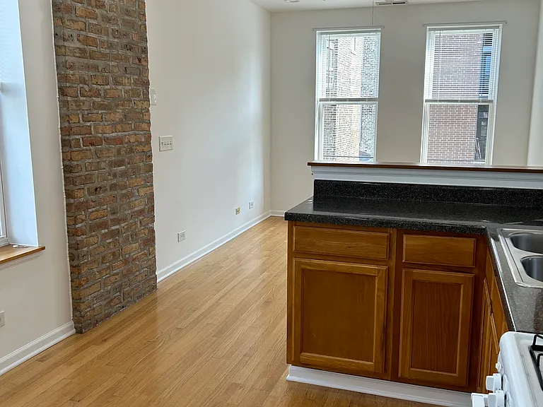 1731 W 17th St #8 — Photo 9