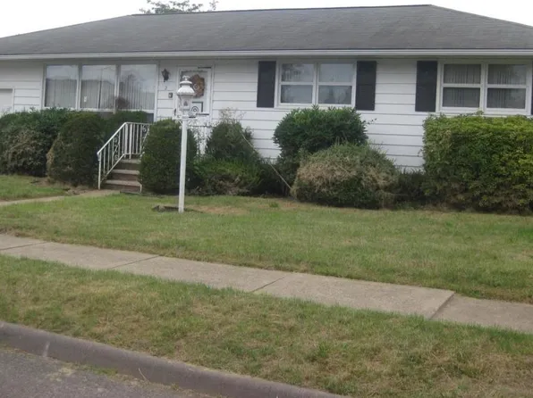 2 Stock Ave, Swoyersville, PA 18704
