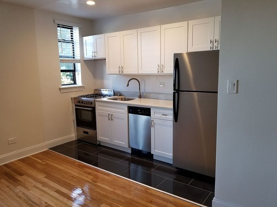 1st image of 14210 Hoover Ave APT 515