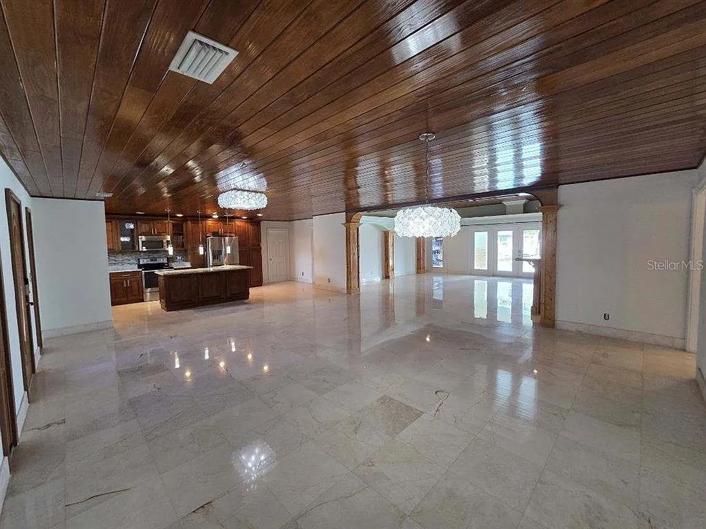 3 bed, 2.5 bath, 2065 sqft, $5,350 — Photo 4
