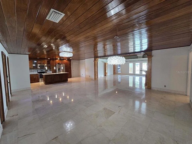3927 E Eden Roc Cir — Photo 4