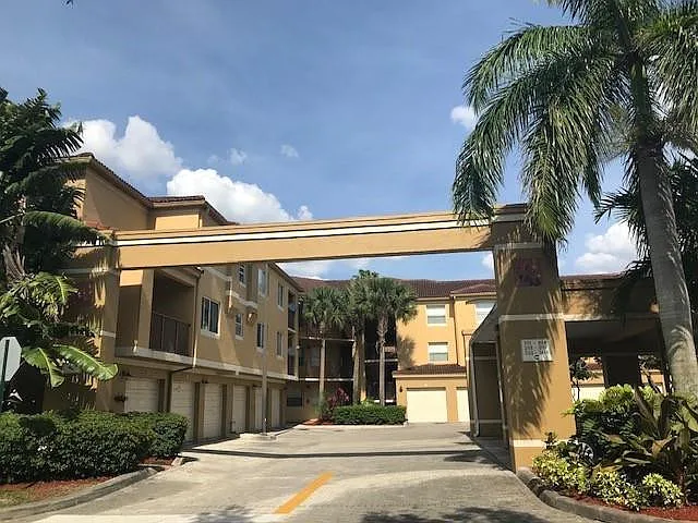 Building Photo - 741 N Pine Island Rd #303