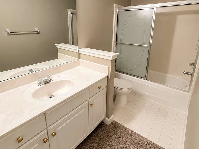 9901 Woodland Bend Dr — Photo 16