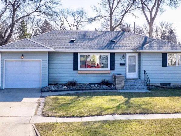 1810 5th St S, Moorhead, MN 56560