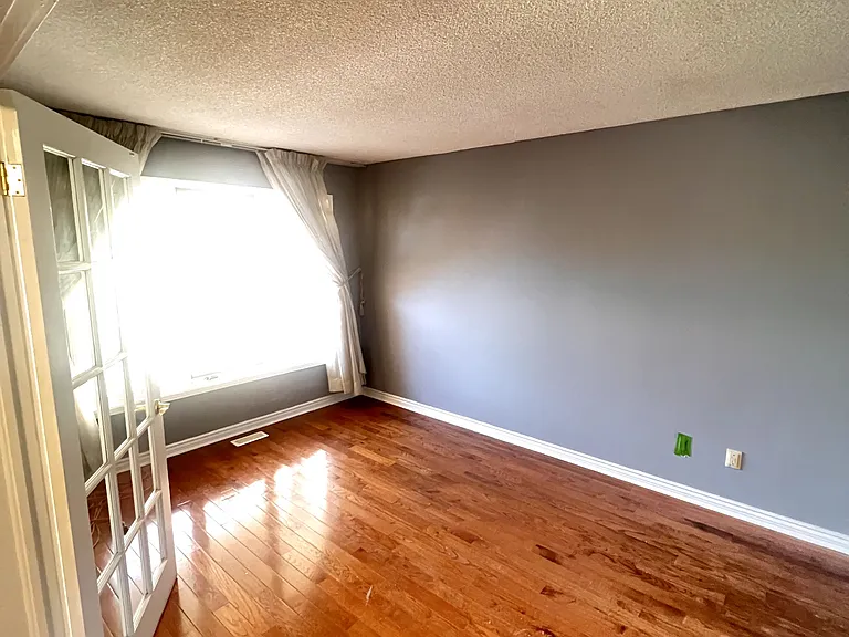 42 Toba Cres — Photo 8