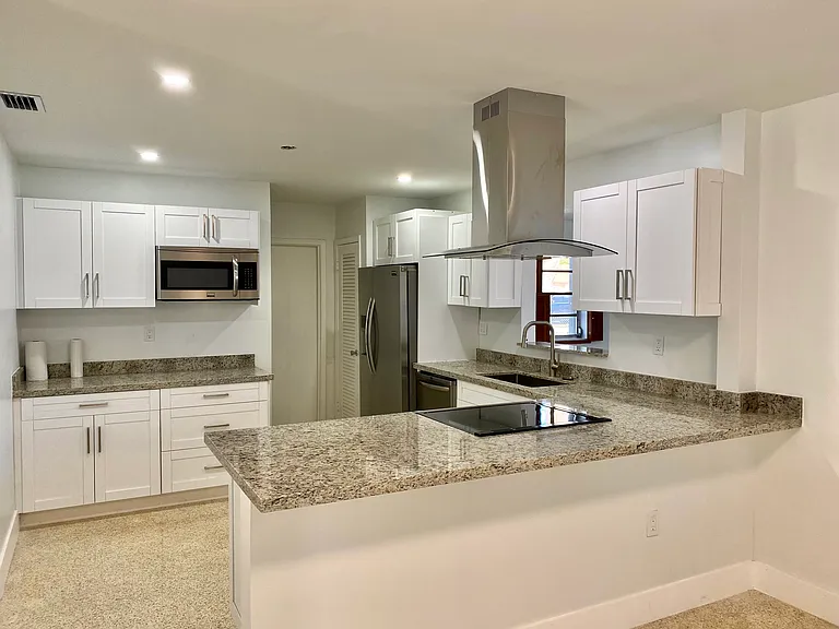 10731 SW 36th St — Photo 8