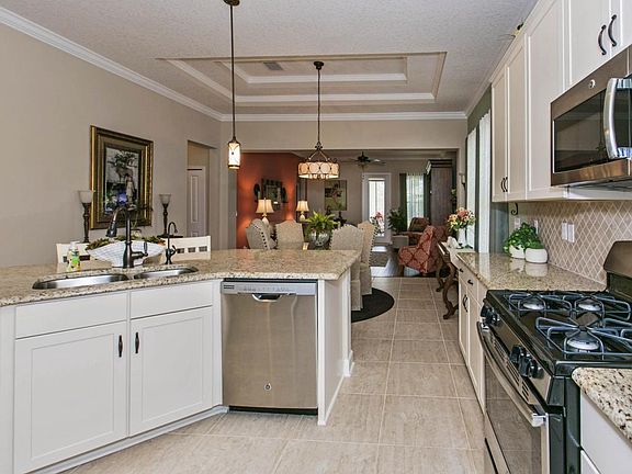 5th image of 14068 Carson Ct