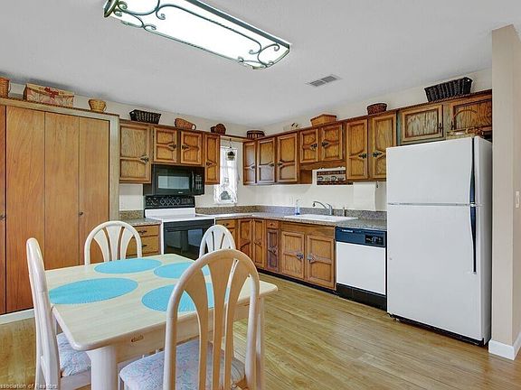 2nd image of 1707 Lake Clay Dr