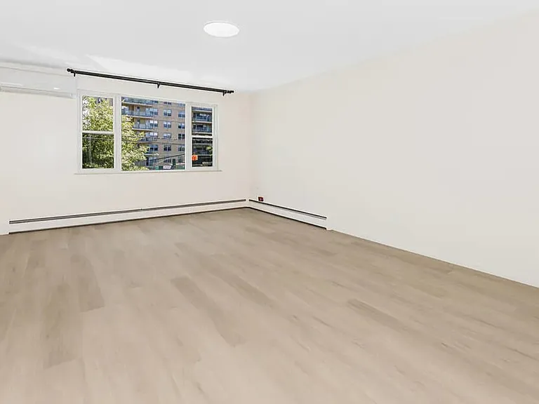 520 Kappock St #2 — Photo 2