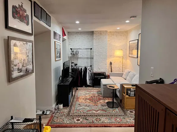 27 Thacher St #4, Boston, MA 02113