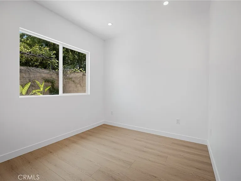 10053 Amestoy Ave — Photo 7