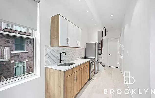 Rented by Reavis | media 24