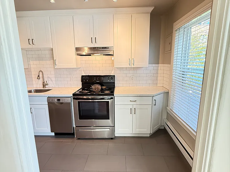 421 Summit Ave E #202 — Photo 22