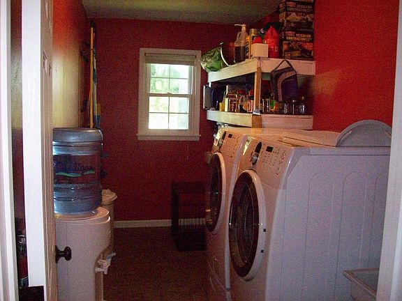 Pantry / Laundry