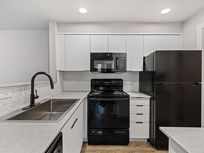 31-Meridian Green Townhomes 17-1--6