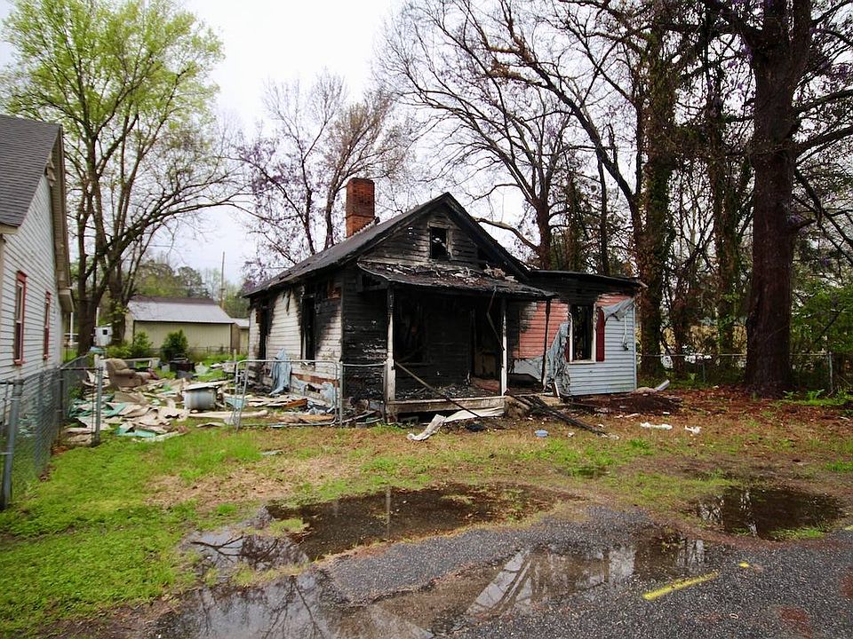 2nd image of 212 Railroad St