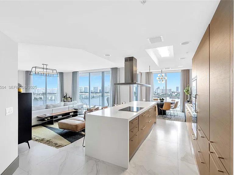 17111 Biscayne Blvd #1709 — Photo 1
