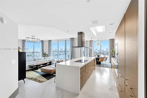17111 Biscayne Blvd Photo 1