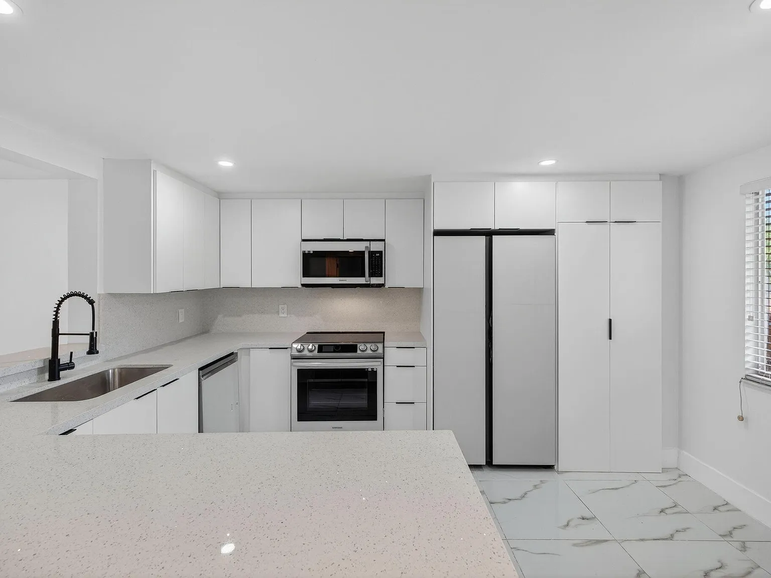 2 bed, 2.0 bath, 1070 sqft, $2,800 — Photo 3