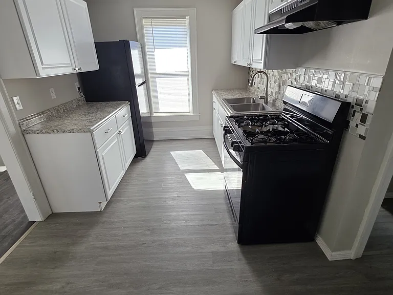 28 W James St — Photo 10