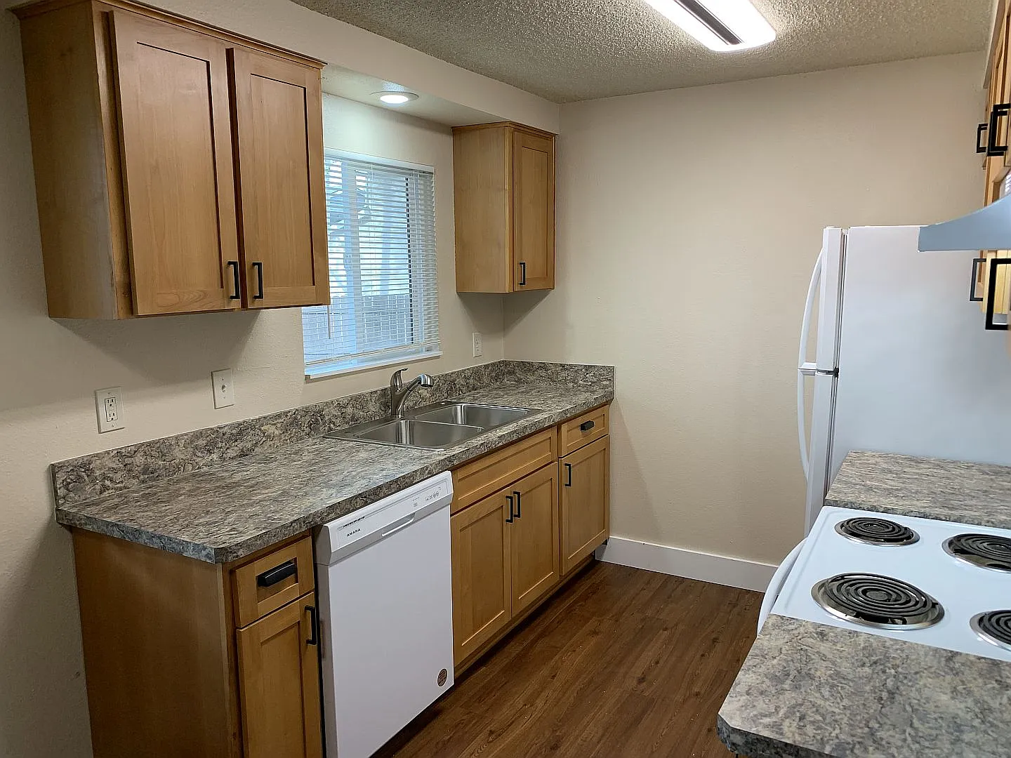 3 bed, 1031 sqft, $1,795 — Photo 4