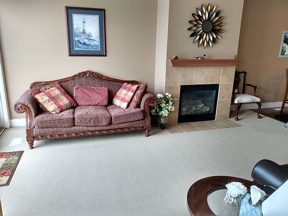 2nd floor living room, gas fireplace
