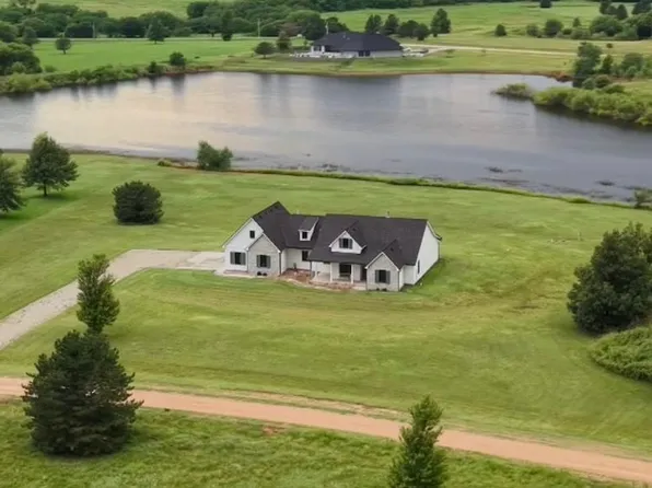 217 N Heritage Rd, Wellington, KS 67152