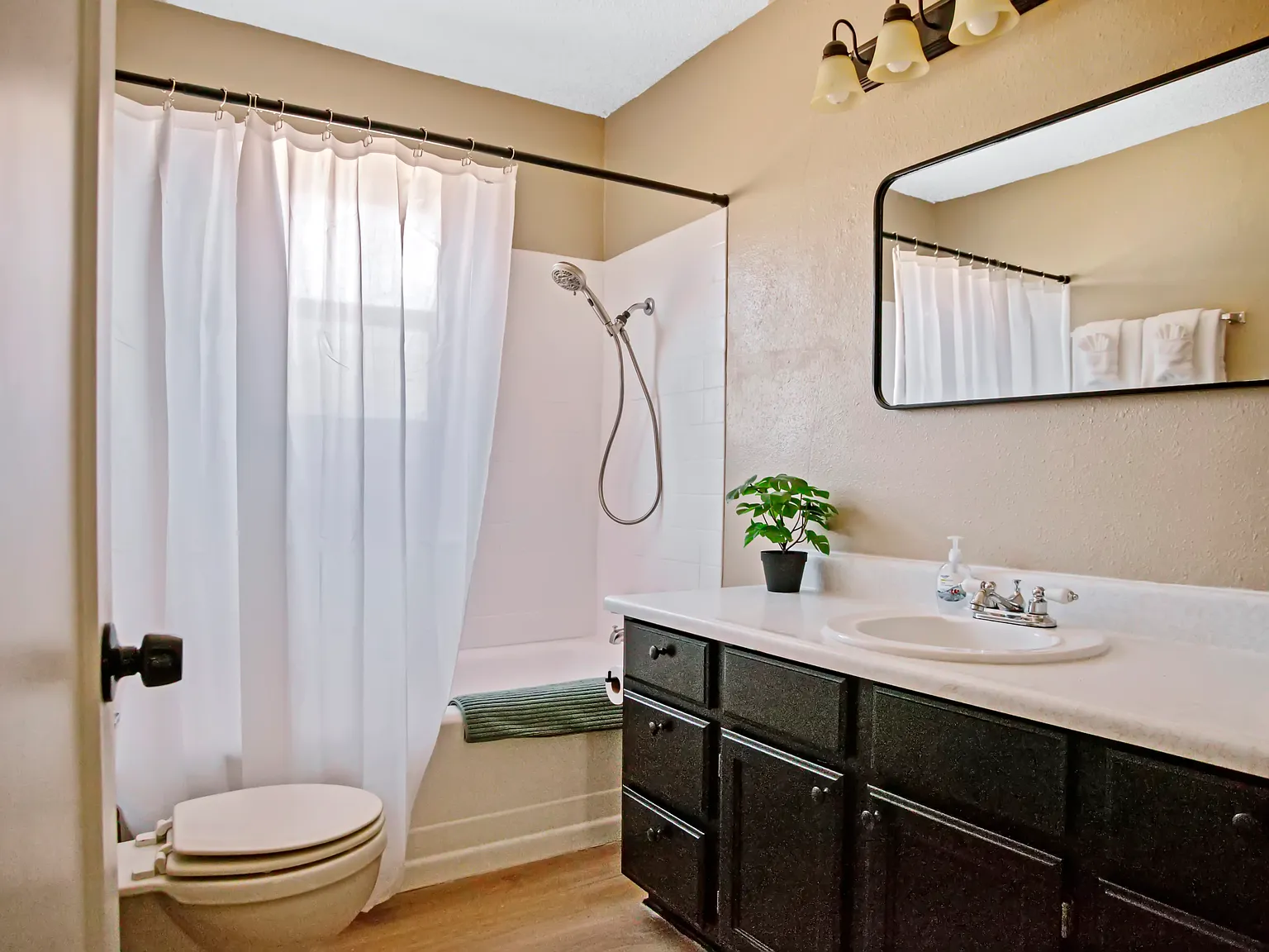 2 bed, 400 sqft, $1,500 — Photo 4
