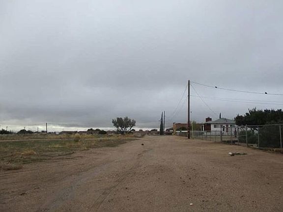Exterior Neighborhood (street photo)