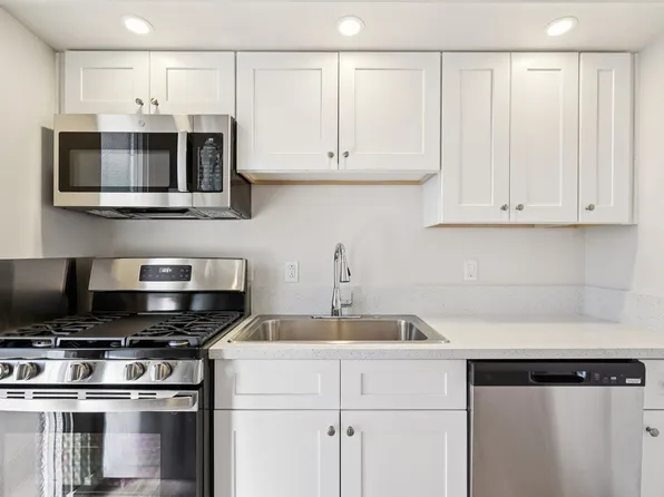 Venture on Maryland Modern Living in Central Phoenix!